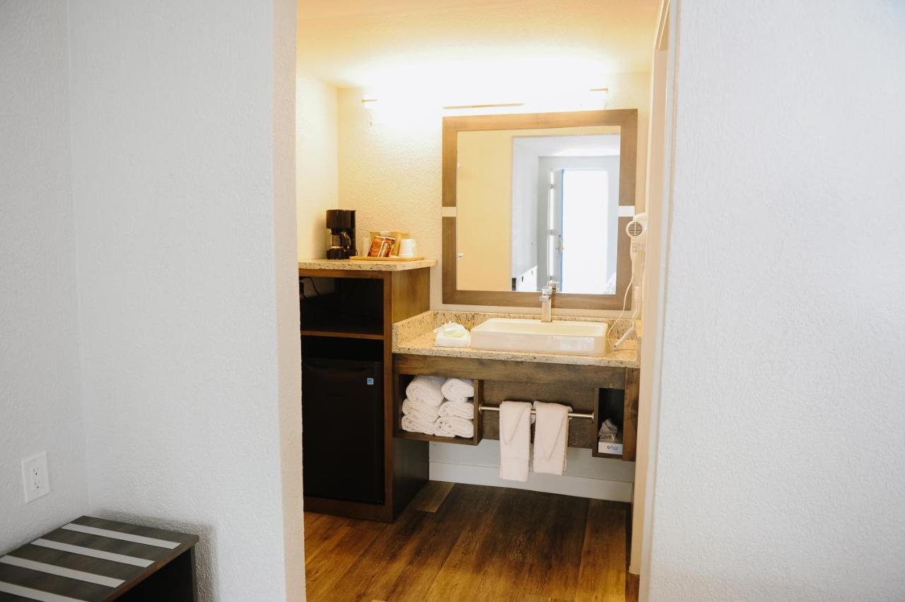 شاطئ سانت اوجوستين Regency Inn & Suites - Saint Augustine المظهر الخارجي الصورة